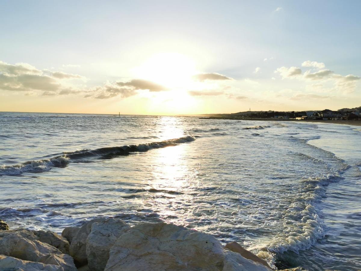 Beach Apartments Montesilvano Pescara ภายนอก รูปภาพ